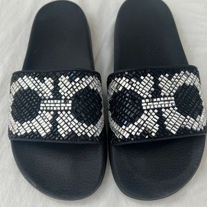 Salvatore Ferragamo ladies slides used sz 9